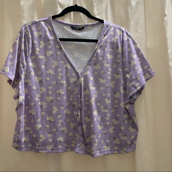 Lavender with White Ditsy Floral Design Button-Up Crop Top NWOT - Picture 2 of 13